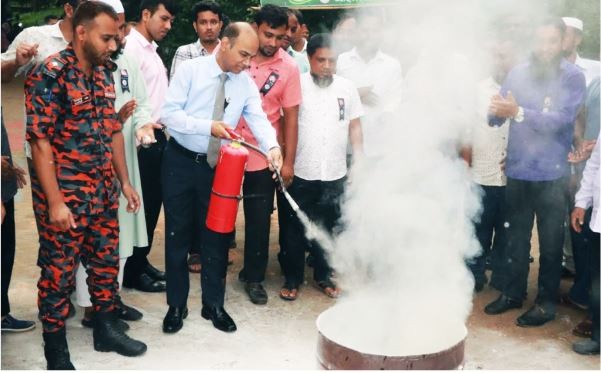 কুবিতে অগ্নিনির্বাপক মহড়া
