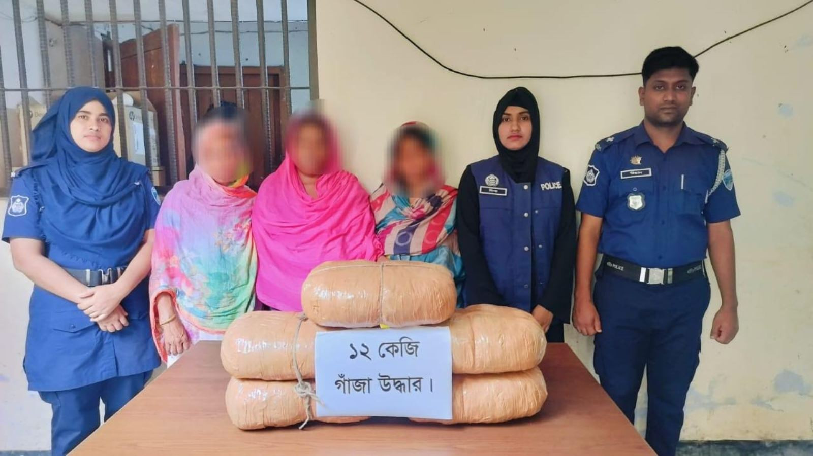 কচুয়ায় ১২ কেজি গাঁজাসহ তিন নারী মাদক পাচারকারী আটক
