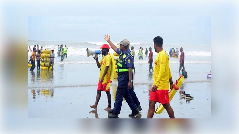 কক্সবাজারে উত্তাল সমুদ্র সৈকতে নেমে প্রাণ গেল শিক্ষার্থীর