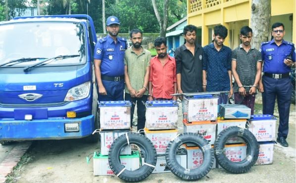 কুমিল্লায় ব্যাটারী চোর চক্রের গ্রুপ লিডারসহ ৪ সহযোগীকে গ্রেফতার