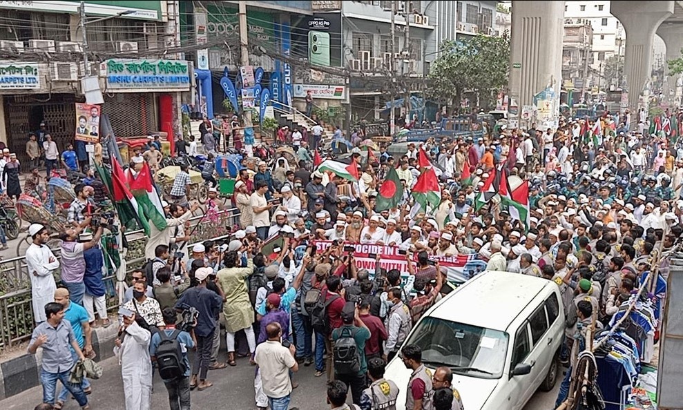 ফিলিস্তিনে হামলার প্রতিবাদে বায়তুল মোকাররমে বিক্ষোভ