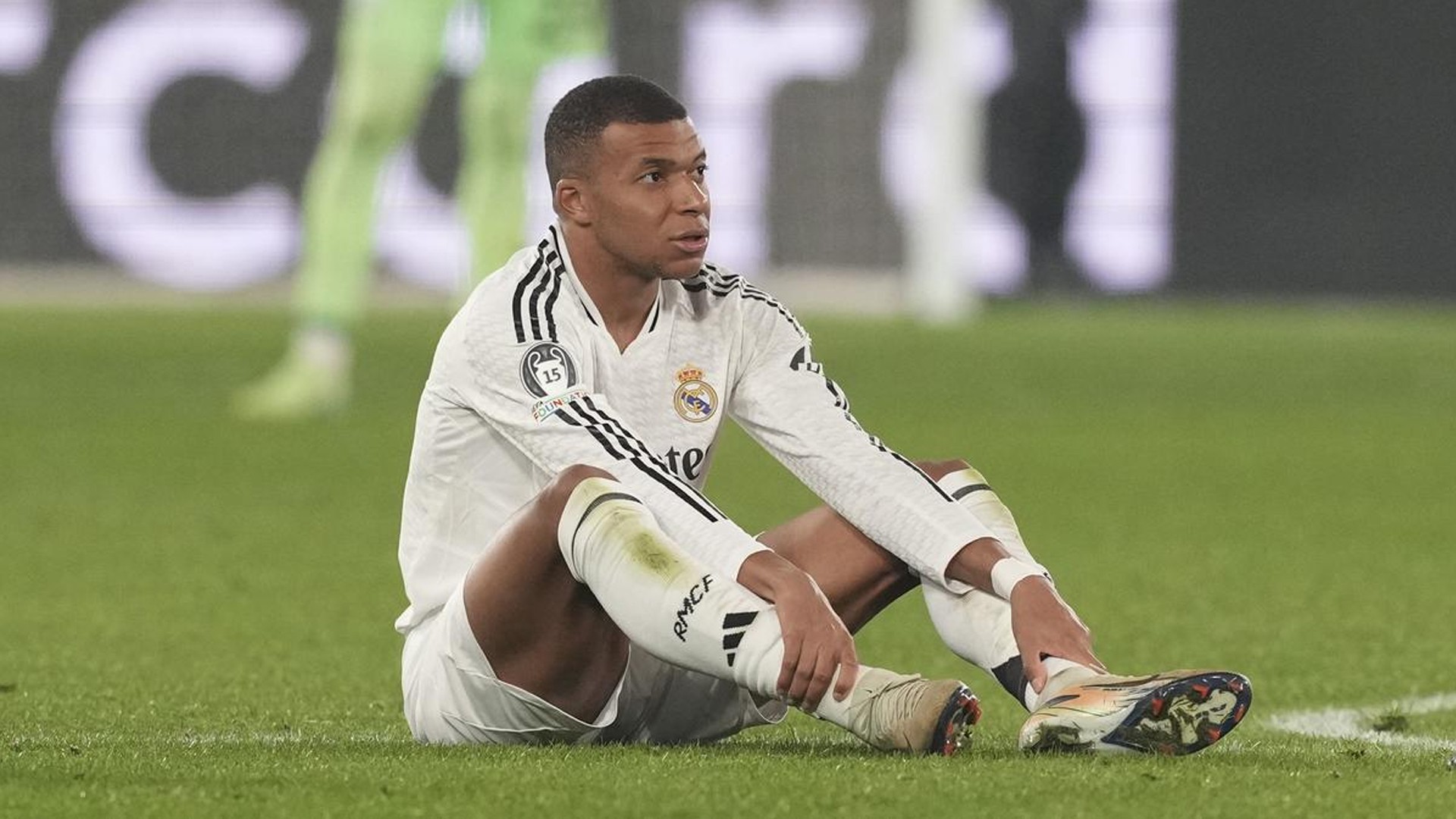 মাইলফলক ম্যাচে ইনজুরিতে পড়লেন এমবাপ্পে, ফ্রান্সের জন্য বড় উদ্বেগ