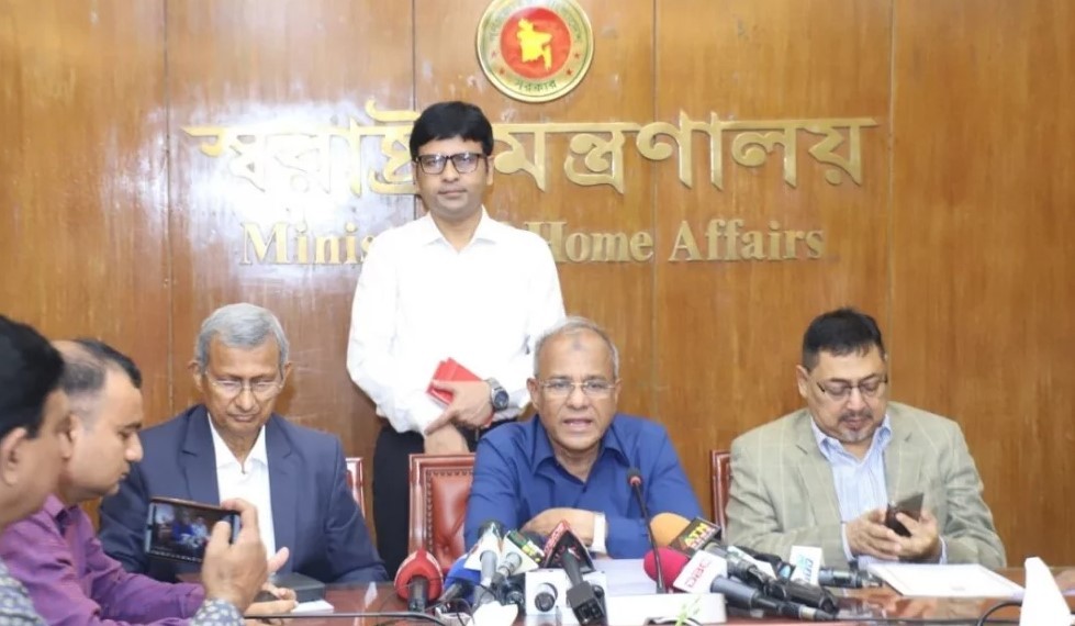 নির্বাচনের আগে আইনশৃঙ্খলা পরিস্থিতি খারাপ হওয়ার শঙ্কা নেই: উপদেষ্টা জাহাঙ্গীর