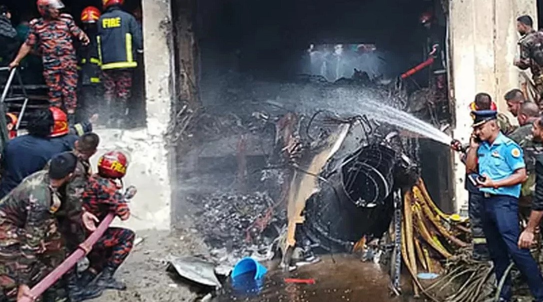 বিমান দুর্ঘটনায় আহতদের রক্তের প্রয়োজন, সাহায্যে এগিয়ে আসার আহ্বান