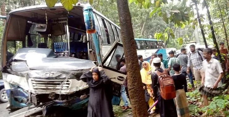 কক্সবাজারে সড়ক দুর্ঘটনায় নিহত এক পরিবারের পাঁচজন