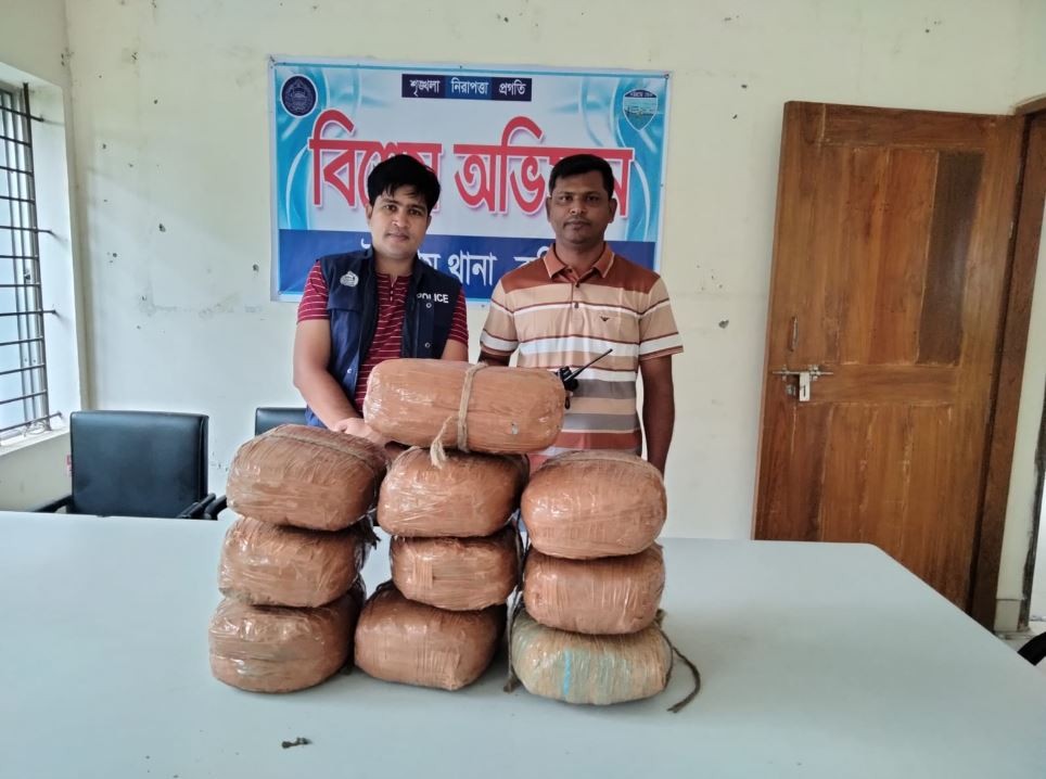 কুমিল্লায় ২০ কেজি গাঁজাসহ গ্রেফতার ২