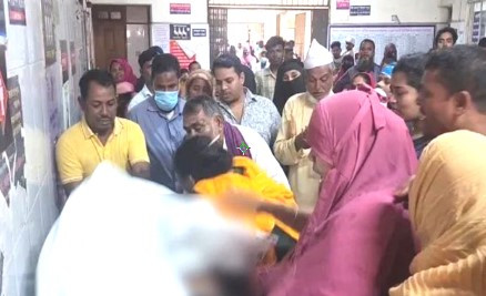 সড়ক দুর্ঘটনায় প্রাণ গেলো বাবা-ছেলের