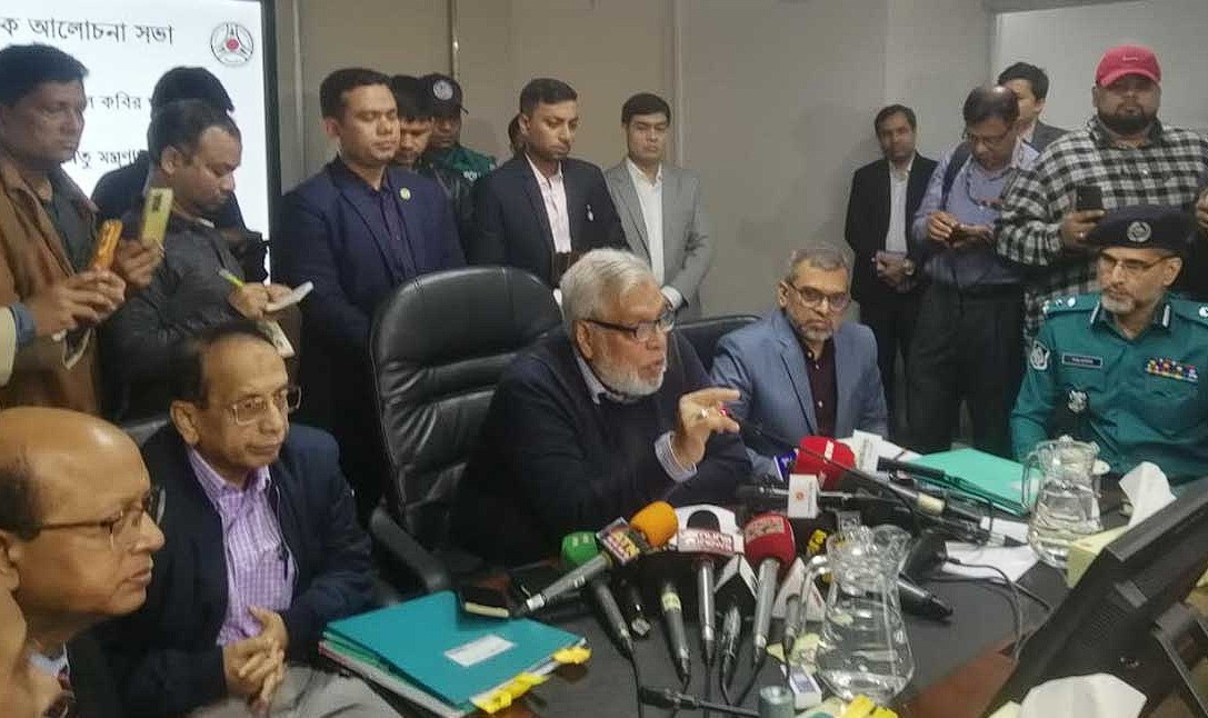 ফিটনেসবিহীন বাসের কারণে সড়কে দুর্ঘটনা হলে দায় বিআরটিএ’র: সড়ক পরিবহন উপদেষ্টা