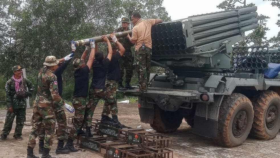 থাইল্যান্ড-কাম্বোডিয়ার সীমান্তে সংঘর্ষে উত্তেজনা, অন্তত ৯ জন নিহত