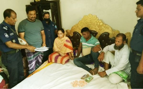 কুমিল্লায় ৩০০০ পিস ইয়াবা ও নগদ টাকাসহ আটক ৩