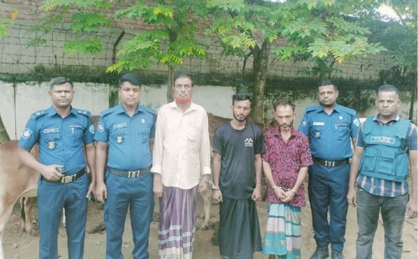 ফুটবলার নদীতে নামতেই ছিঁড়ে খেল কুমির !